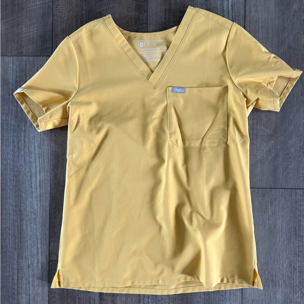 FIGS LIGHT GOLD CATARINA TOP